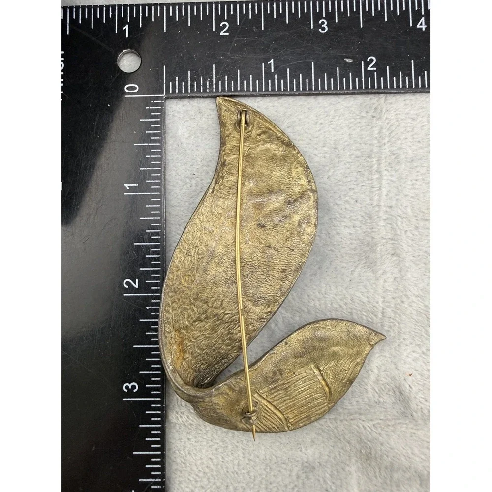 Vintage Brooch‎ Gold Tone Enamel Flower Leaf Purple Green Spring